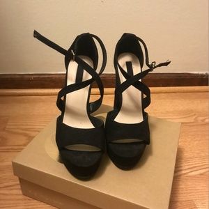 classic strappy black heels with chunky heel
